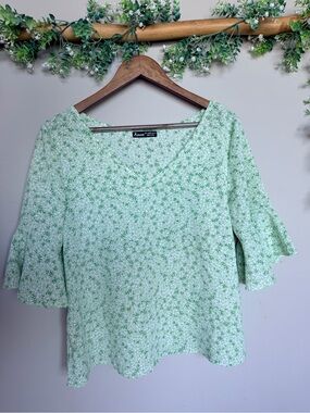 Love Tree Mint Green Floral V-Neck Bell Sleeve Blouse | size L